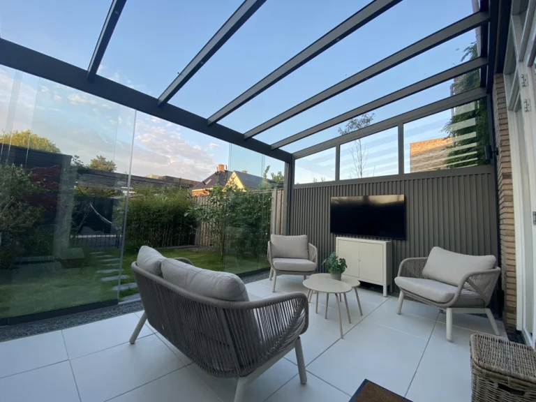 Tuinkamer met hellend dak